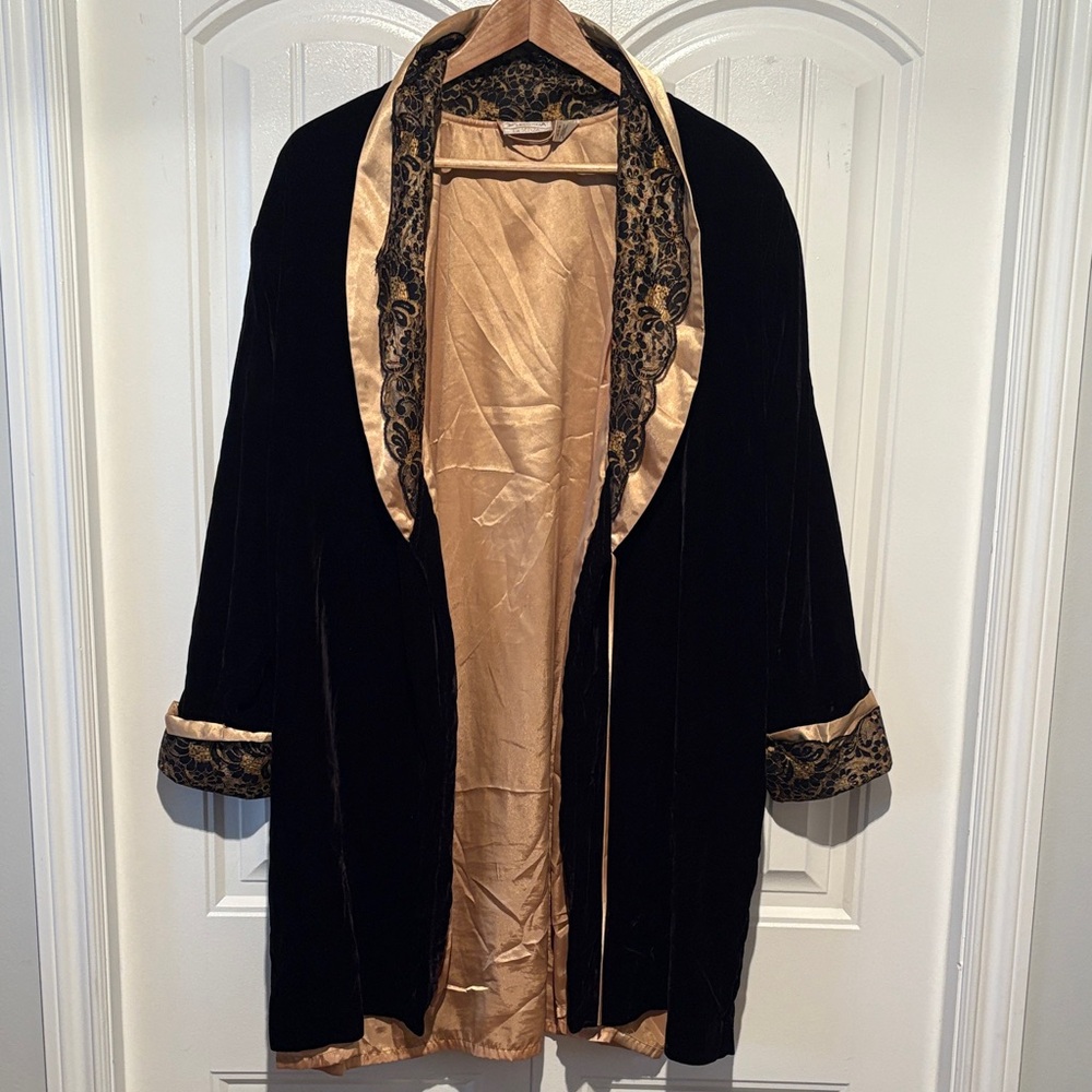 Vintage Ia senza Black Velvet and Gold Satin Robe